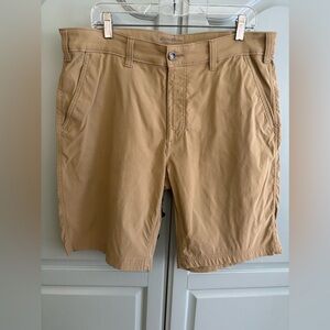 Men’s size 36 Eddie Bauer Travex Shorts Nylon